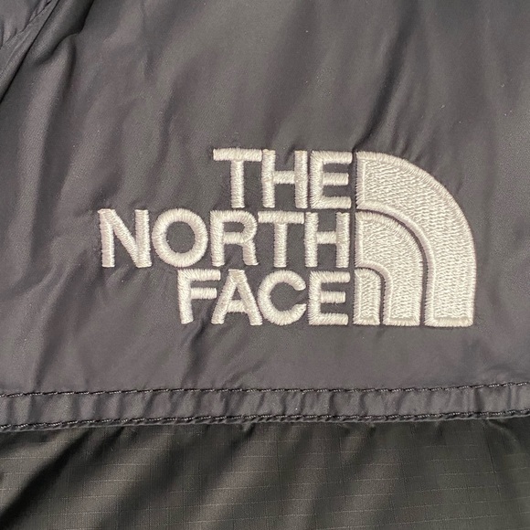NEW with Tags North Face Women’s 1996 Retro Nuptse Jacket ( Size XS ) - Picture 6 of 11